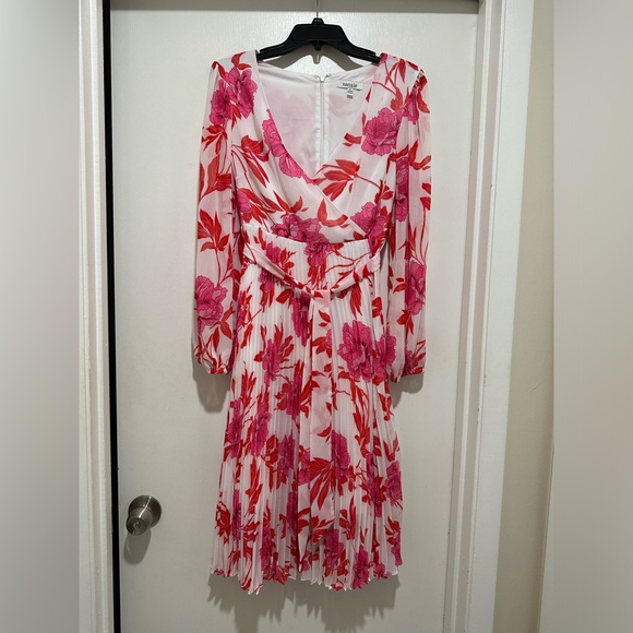 KENSIE: Floral Pleated dress - Picture 3 of 9